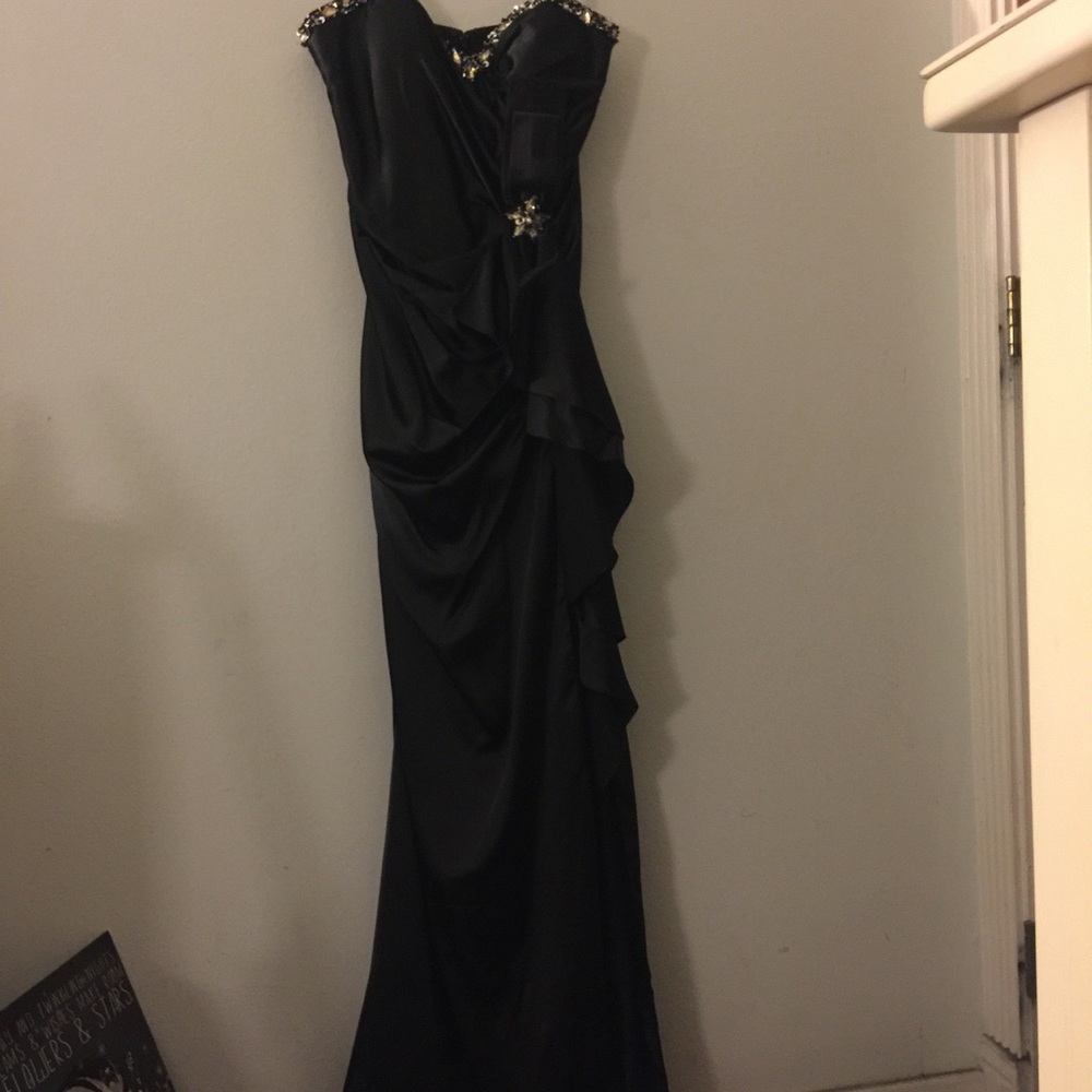 B. Dazzled black gown.